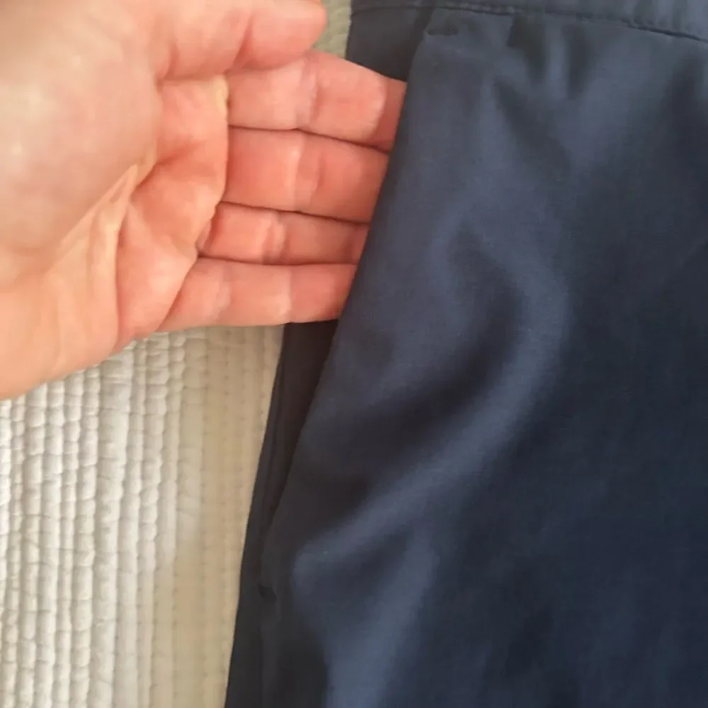 Tommy Bahama Men’s Navy Blue Flat Front Chino Shorts Size 32